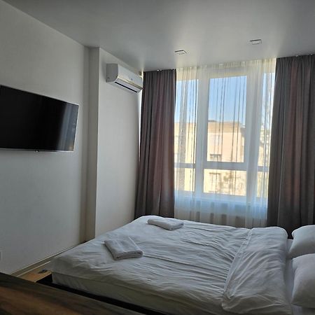 Nyvky Like Home - Studio - Apt 35 Kijev Kültér fotó