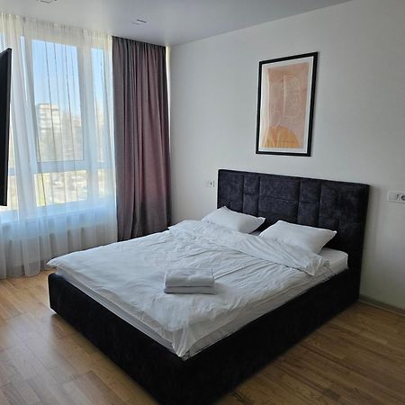 Nyvky Like Home - Studio - Apt 35 Kijev Kültér fotó