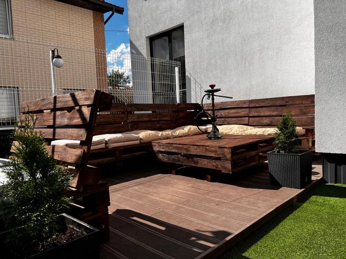Nyvky Like Home - Studio - Apt 35 Kijev Kültér fotó