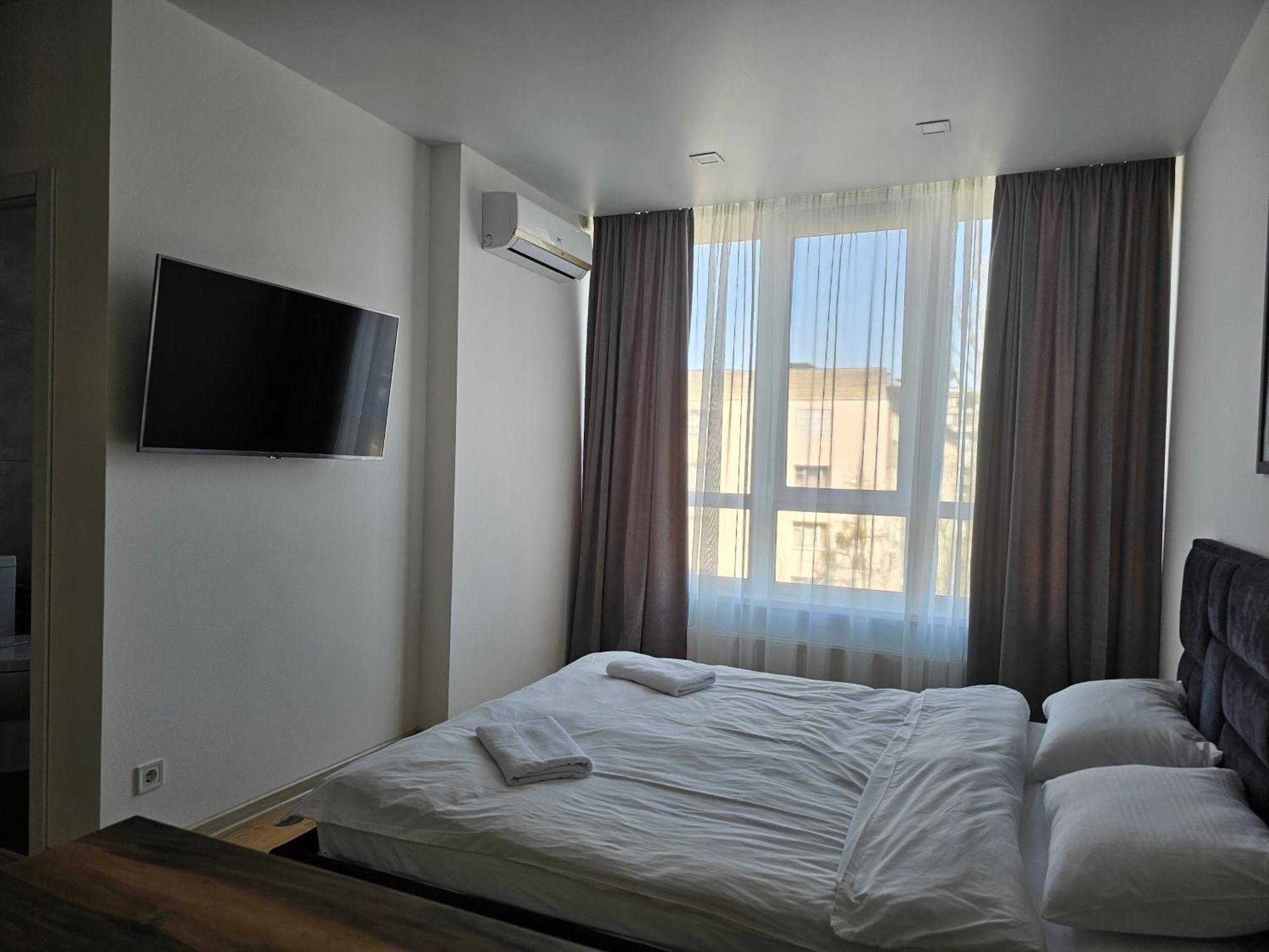 Nyvky Like Home - Studio - Apt 35 Kijev Kültér fotó